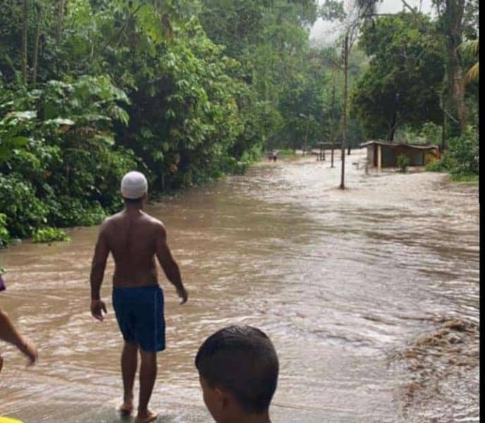 Se desborda río La Trilla en Ocumare de La Costa en Aragua este #29Ago