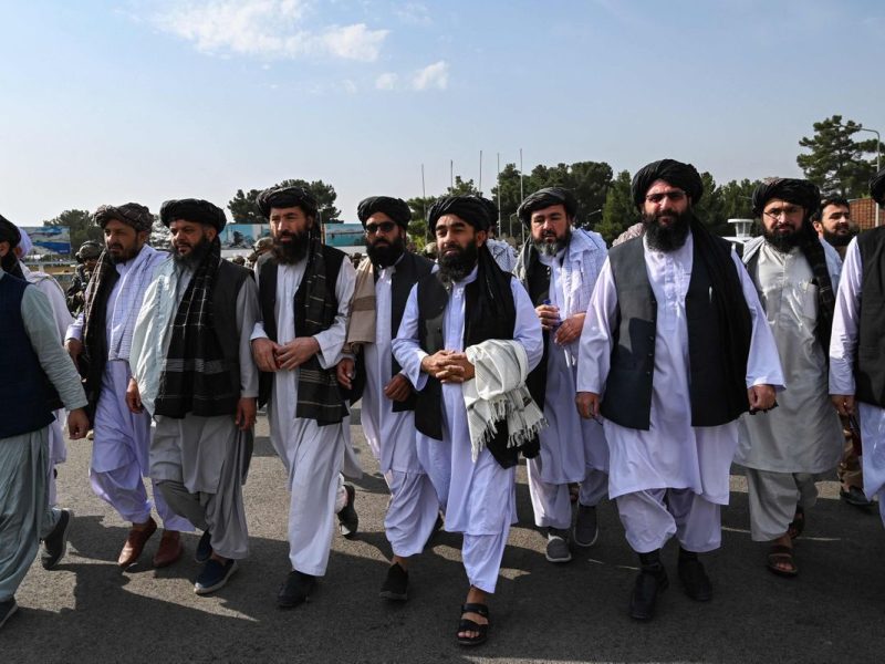 Talibanes piden apoyo internacional para reconstruir la economía afgana