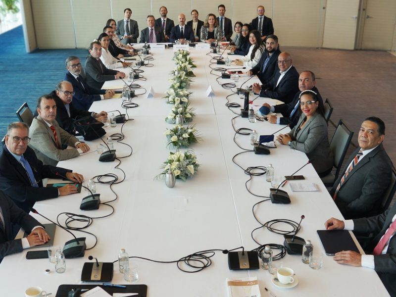 Esta es la primera foto oficial del diálogo entre chavismo y oposición en México