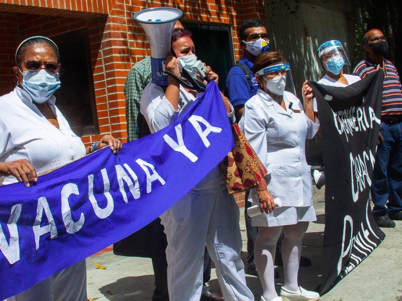 Exigen a la OPS vigilar la distribución de vacunas compradas por Covax