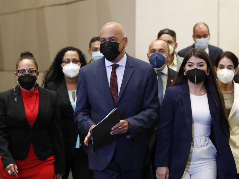 Analistas: Chavismo prepara “excusa” para implosionar negociación con Saab