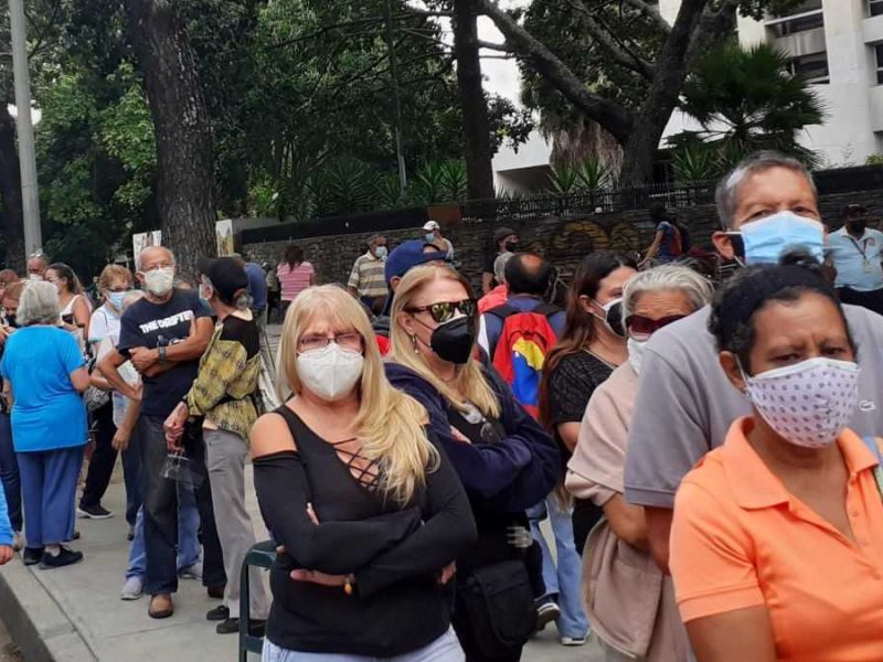 "Unos sí y otros no": así va la vacunación con segundas dosis de Sputnik V en Caracas