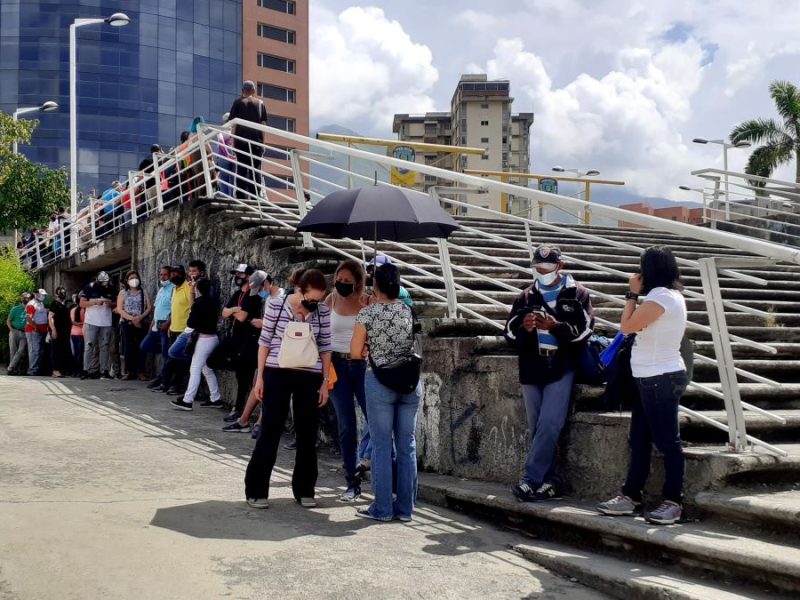 "Unos sí y otros no": así va la vacunación con segundas dosis de Sputnik V en Caracas