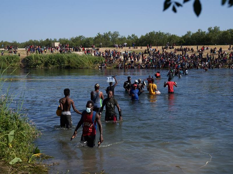 EE.UU., tras cruce masivo de haitianos: "Si vienen ilegalmente, serán devueltos"