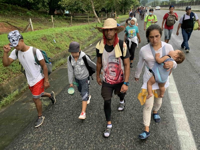 Migrantes venezolanos: de llegar a México en avión a atravesar la selva del Darién y quedar atrapados en Tapachula