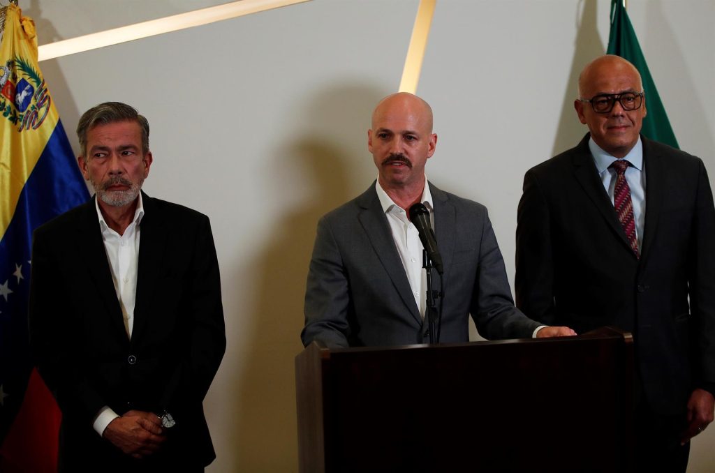 Gobierno de Maduro califica de "cómplice" a Cabo Verde y a EEUU de "secuestrar" a Saab