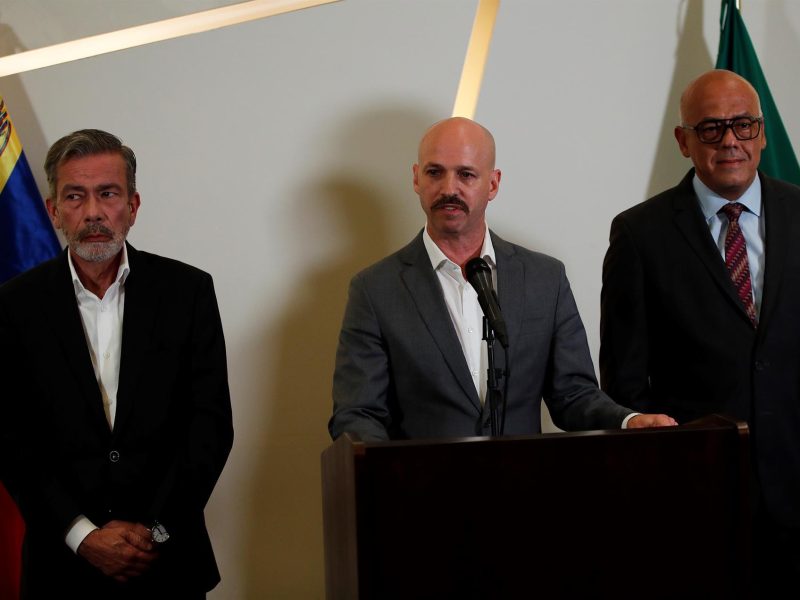 Gobierno de Maduro califica de "cómplice" a Cabo Verde y a EEUU de "secuestrar" a Saab