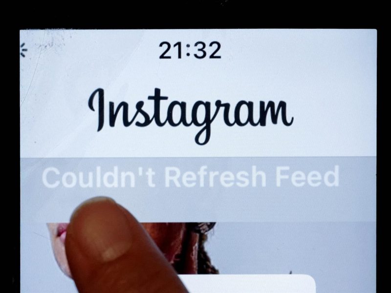 Facebook restablece parcialmente sus servicios tras seis horas de apagón