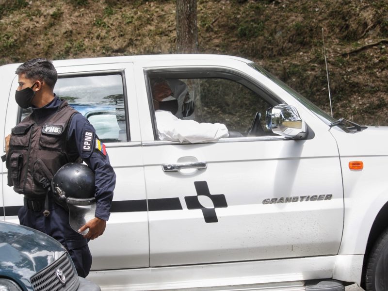 Un sepelio controlado y dudas sobre su muerte, así fue la despedida del general Baduel