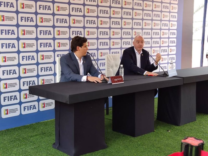 Presidente de la Fifa destaca crecimiento del fútbol en su visita a Venezuela