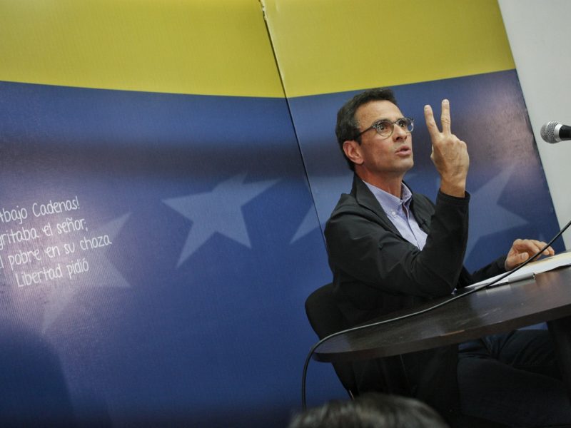 Capriles llama a votar "contra el desastre" de Nicolás Maduro