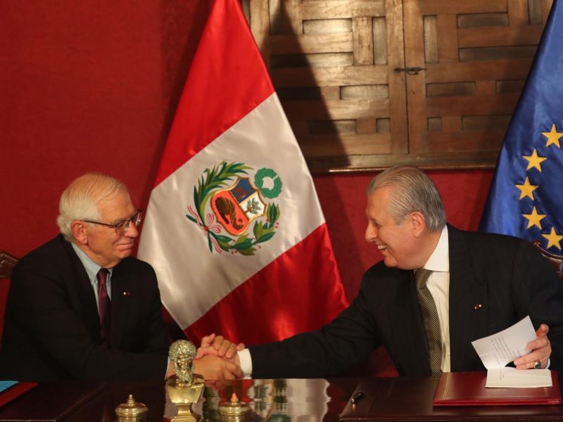 UE y Perú coinciden en apoyar el diálogo para una solución en Venezuela