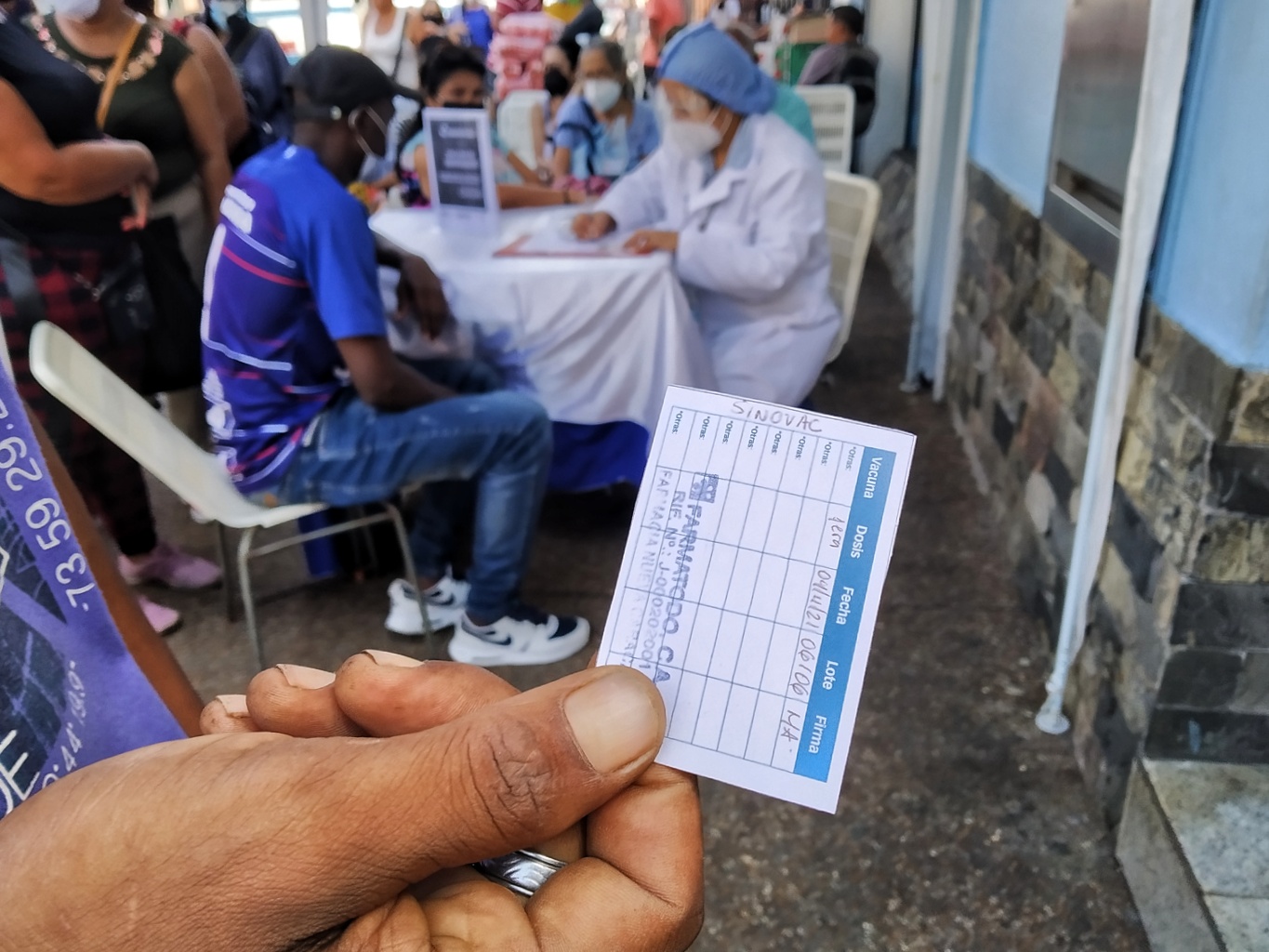 Vacunación en Farmatodo y Locatel