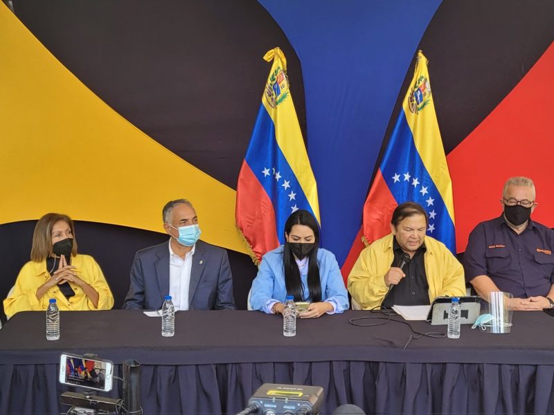 Dirigentes instan a partidos a definirse sobre continuidad del interinato: «O es Maduro o es Guaidó»