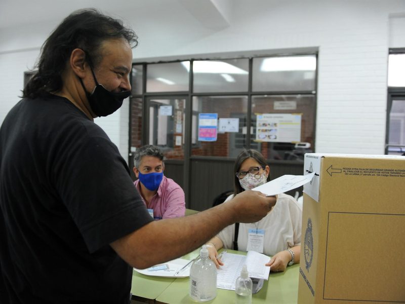 Oposición celebra triunfo en legislativas de Argentina con miras a 2023
