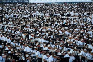 Expertos piden hacer vigilancia epidemiológica a músicos del concierto por el Récord Guinness