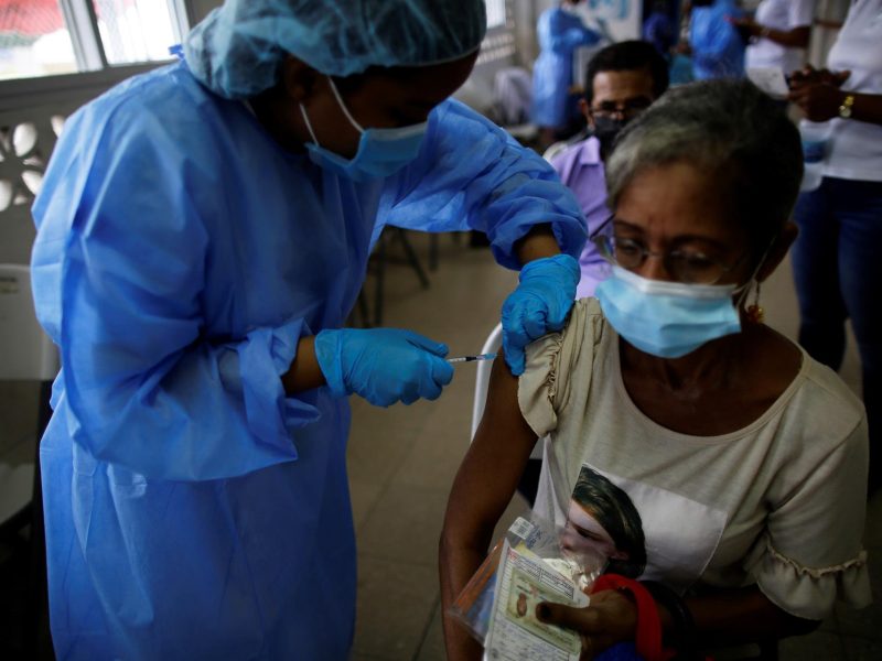 Panamá restringe temporalmente la entrada de viajeros de 8 países africanos