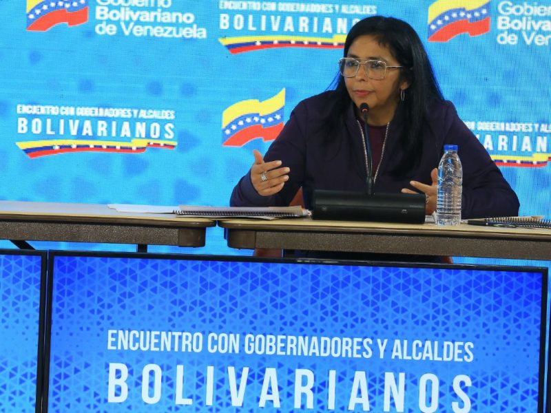 Rodríguez pide a nuevos gobernadores y alcaldes revisar dónde hay corrupción y combatirla