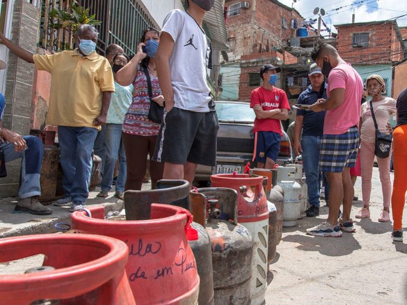 34,2 % de venezolanos recibe bombonas de gas una vez cada tres meses, según el OVSP