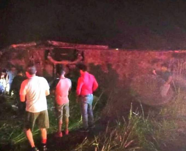 Cerca de 18 fallecidos y 25 heridos en accidente de autobús en Ecuador