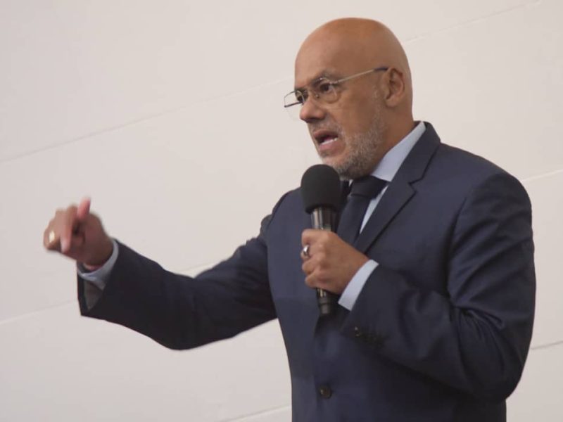 Rodríguez señaló a CNN y El País de mentir para favorecer intentos de golpe de Estado