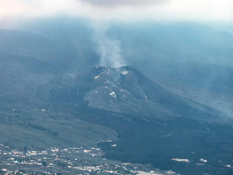 Parón en el volcán de La Palma alimenta la esperanza de la reconstrucción