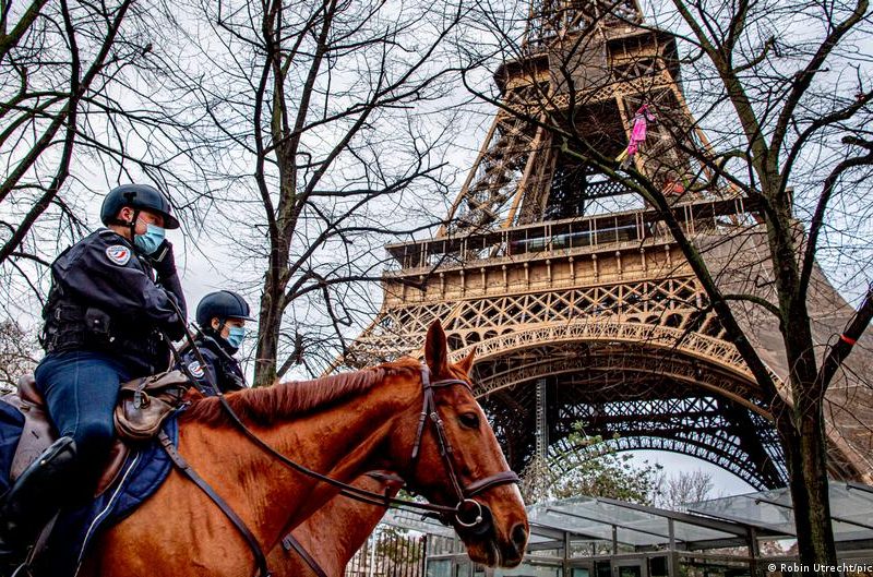 París cancela fuegos artificiales y fiestas de fin de año debido a la pandemia