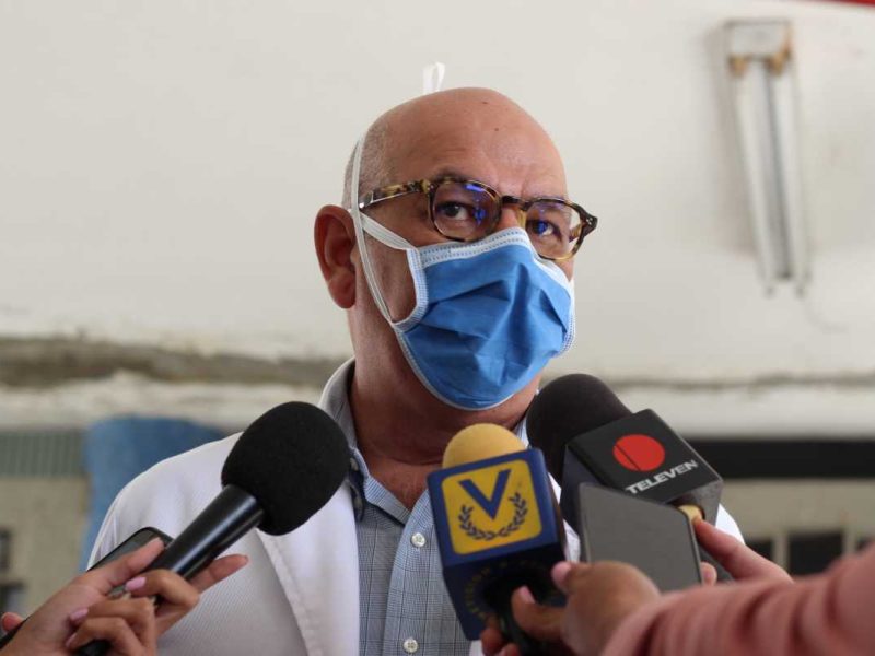 Julio Castro advierte que ómicron es más transmisible pero parece menos letal