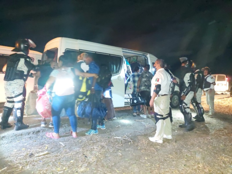 Rescatan a venezolanos que transitaban la carretera Tapachula-Huehuetán en México