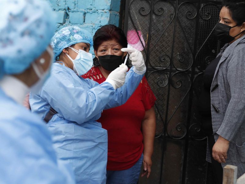 Confirman primeros casos de variante ómicron en Colombia, Panamá y Río de Janeiro