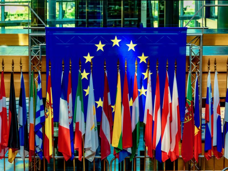 UE congela 30.000 millones euros de activos de oligarcas y entidades rusas