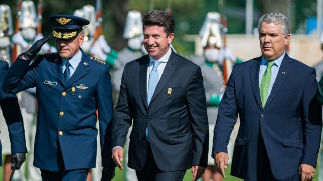 Duque y su ministro de Defensa, Diego Molano