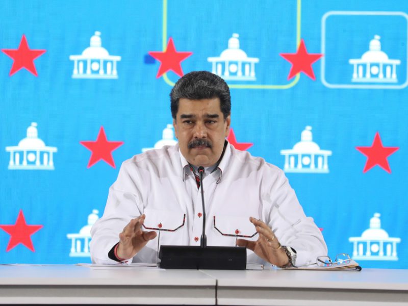 Maduro felicita a Petro por su triunfo en Colombia