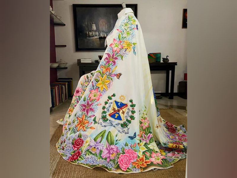 "Es un vestido único": la Ucla ofrenda traje a la Divina Pastora