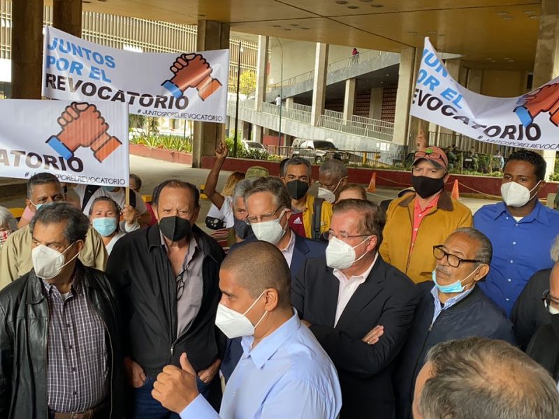 Mover insiste ante CNE para que se pronuncie sobre solicitud del revocatorio y revise normativa