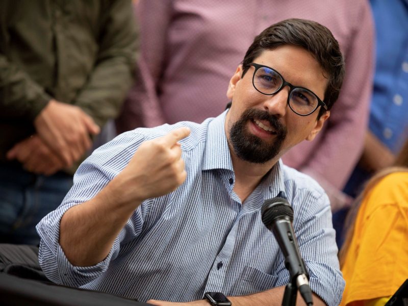 Poner fin al gobierno interino sería “atentar” contra el éxito de la negociación, según Freddy Guevara