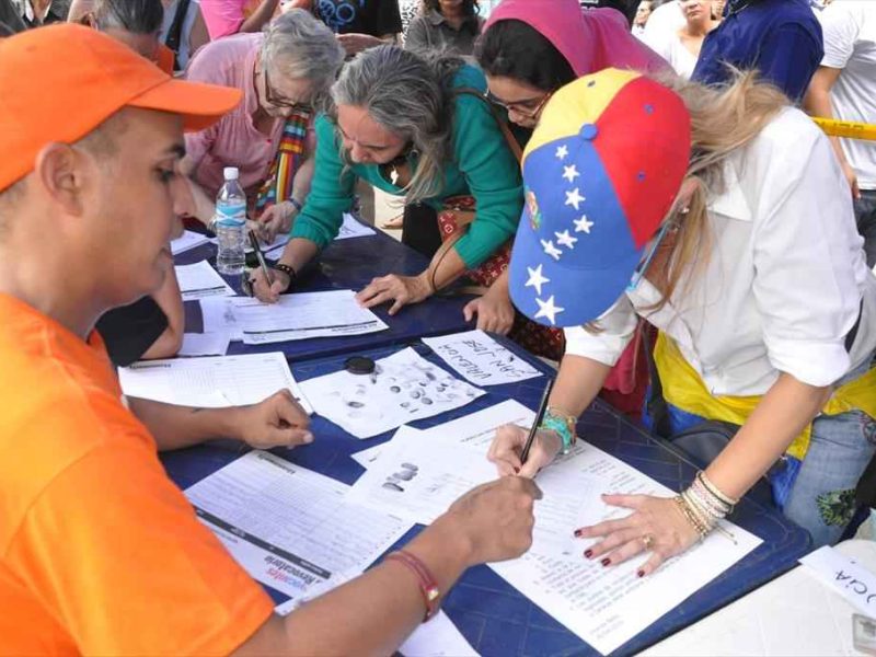2004, 2016 y 2022: La ruta minada hacia un referendo revocatorio presidencial en Venezuela