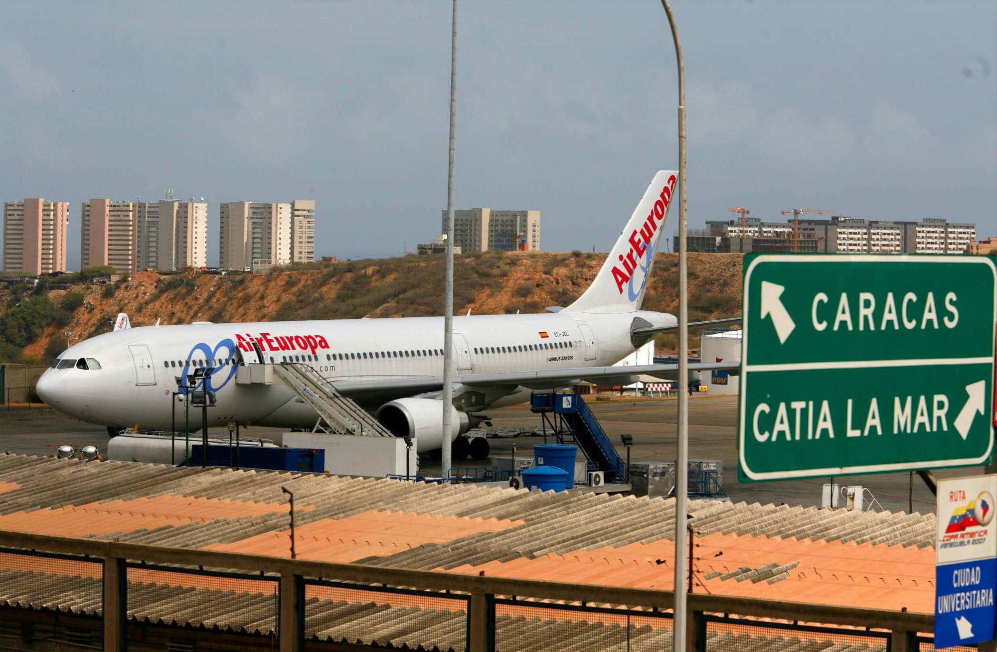 Cover image for PDVSA avisa a las aerolíneas extranjeras que deben pagar directamente a EE. UU. el combustible que compren en Venezuela