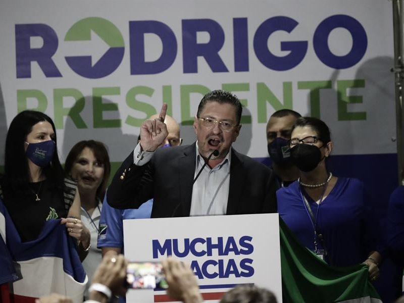 Costa Rica irá a segunda vuelta entre expresidente Figueres y economista Chaves
