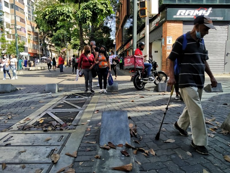 Miranda y Caracas lideraron casos y decesos por covid en última semana