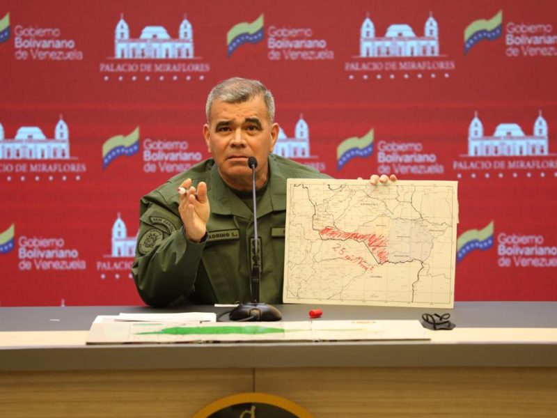 Diecisiete muertes, 2.000 kilos de droga incautados y 16 campamentos destruidos en Apure, reporta Padrino López