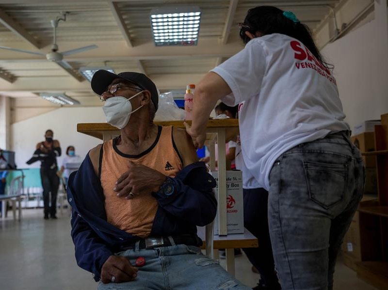 Venezuela aborda con la OPS el plan de vacunas contra el COVID-19