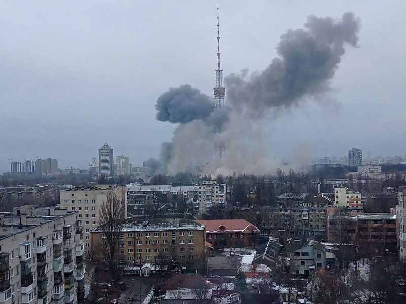 Cinco muertos tras ataque ruso a la torre de televisión de Kiev este #1Mar