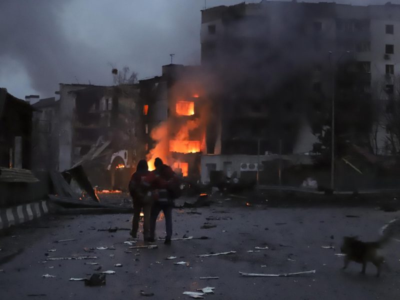 Avance de convoy ruso hacia Kiev queda estancado por resistencia, dice EEUU
