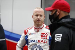 Escudería Haas rescinde contrato con el piloto ruso Nikita Mazepin