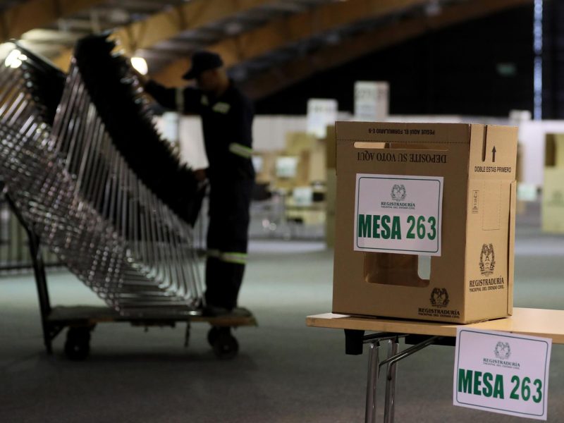 Colombianos en el exterior empieza a votar una semana antes de elecciones