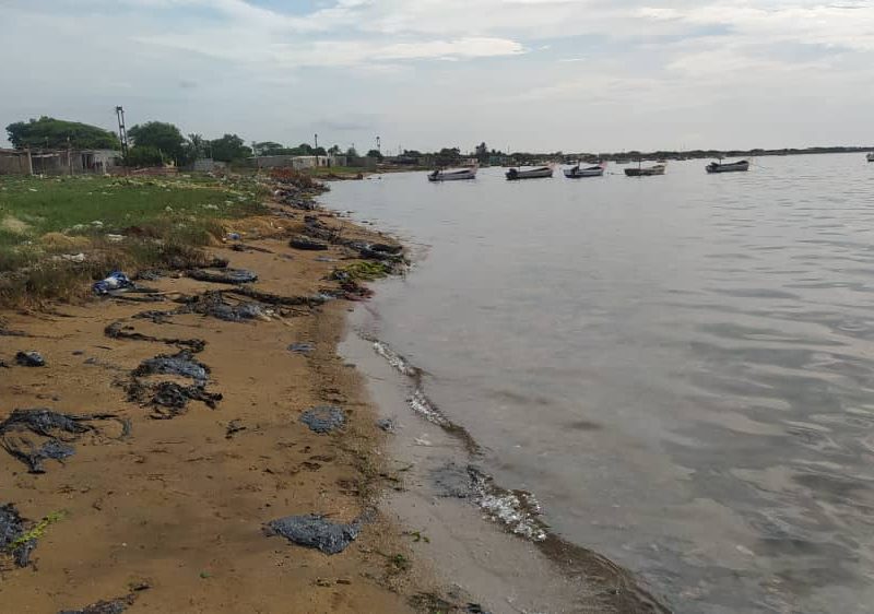 Pescadores reportan nuevo derrame de petróleo en Falcón