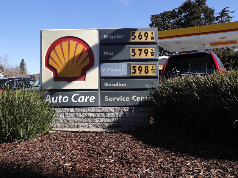 Shell dejará de comprar gas y petróleo de Rusia y cerrará sus gasolineras
