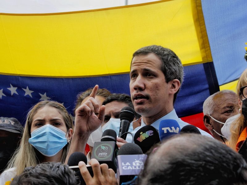 Guaidó le pide acompañar a Venezuela en su "lucha para recuperar la democracia"