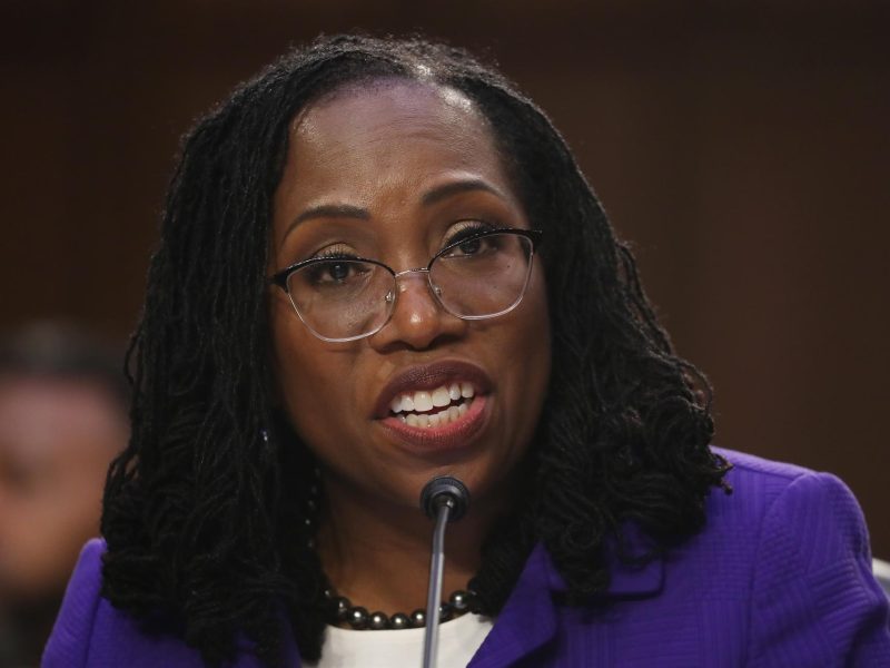 Jueza propuesta por Biden a Corte Suprema aguanta impávida los ataques republicanos